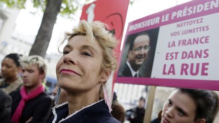 Frigide Barjot lors d'une mobilisation contre le mariage pour tous devant l'Assembl&eacute;e nationale &agrave; Paris le 15 avril 2013.&nbsp; (KENZO TRIBOUILLARD / AFP)