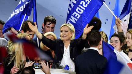 Marine Le Pen a tenu un meeting à Bordeaux (Gironde), le 2 avril 2017. (GEORGES GOBET / AFP)