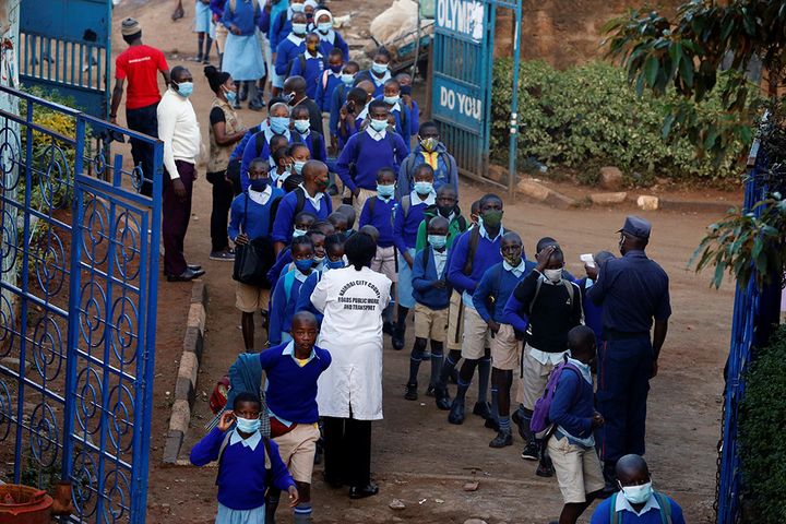 Réouverture d’une école à Nairobi, le 4 janvier 2021&nbsp; (THOMAS MUKOYA / REUTERS)