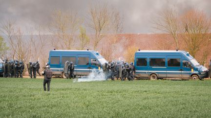 De violents affrontements ont opposé manifestants et forces de l'ordre lors d'un rassemblement, le 25 mars, contre les projets de méga-bassines à Sainte-Soline dans les Deux-Sèvres. (PAULINE PAUGET / HANS LUCAS)