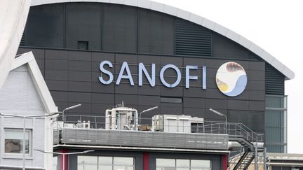 Le site de recherche et développement de Sanofi à Vitry-sur-Seine (Val-de-Marne), le 19 janvier 2021. (MICHEL STOUPAK / NURPHOTO / AFP)