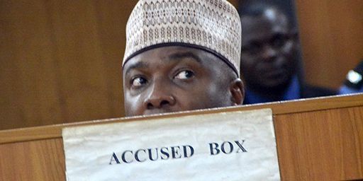 Le président du Sénat nigérian Bukola Saraki doit répondre d'accusations de corruption, le 22 septembre 2015. (AFP PHOTO / STRINGER)