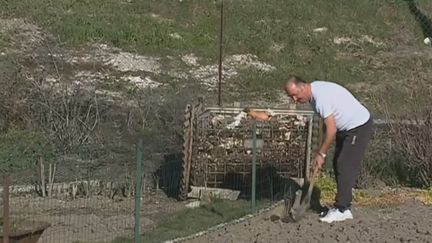 Un jardinier au travail. (France 2)