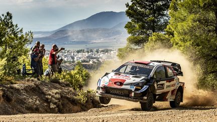 Le Finlandais Kalle Rovanperä est en tête du rallye de l'Acropole après les cinq spéciales disputées vendredi 10 septembre 2021. (NIKOS KATIKIS / NIKOS KATIKIS)