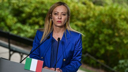 La Première ministre italienne Giorgia Meloni lors d'une conférence de presse à Varsovie (Pologne), le 5 juillet 2023. (OMAR MARQUES / ANADOLU AGENCY / AFP)