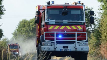 Un camion de pompiers à Erbray en France le 17 juillet 2019, lors d'une intervention sur un feu de végétation (RONAN HOUSSIN / HANS LUCAS)