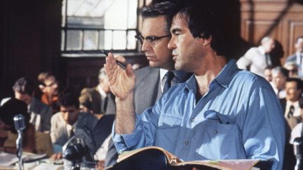 Kevin Costner et Oliver Stone sur le tournage de "JFK", en 1991 (WARNER BROS / COLLECTION CHRISTOPHEL VIA AFP)