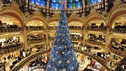 Noël : moins de monde que d'habitude dans les magasins parisiens