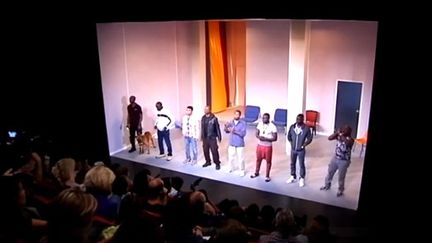 Les acteurs de "81, avenue Victor Hugo" au Théâtre de la Commune d'Aubervilliers
 (Culturebox)