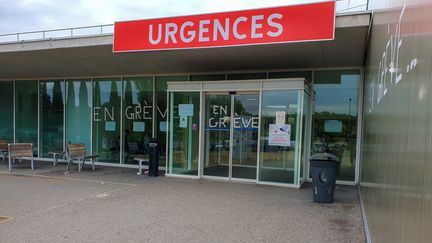 L'entrée d'un service d'urgences en grève, à l'hôpital de Valence (Drôme), le 27 mars 2019. (NICOLAS GUYONNET / HANS LUCAS / AFP)