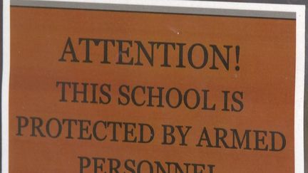 A Utopia, ville du Texas située près d’Uvalde, les professeurs sont autorisés à porter une arme. Le directeur y voit une mesure dissuasive contre les fusillades.
 (CAPTURE ECRAN / FRANCEINFO)