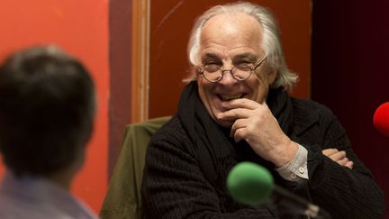 Daniel Mermet fait revivre "Là-bas si j'y suis" : il enregistre son émission dans un café parisien et la diffuse sur internet (21 janvier 2013)
 (Kenzo Tribouillard / AFP)