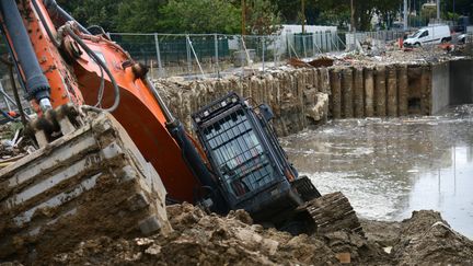 L'Huveaune a débordé dans les rues environnantes de Marseilles, après d'importantes précipitations, lundi 4 octobre 2021.&nbsp; (GEORGES ROBERT / MAXPPP)