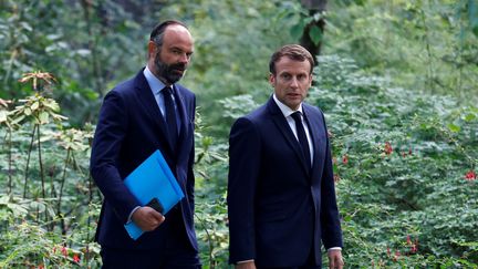 Emmanuel Macron suivi de son Premier ministre, Edouard Philippe, lors de la rencontre avec les membres&nbsp;de la Convention citoyenne pour le climat, le 29 juin 2020, à&nbsp;Paris. (CHRISTIAN HARTMANN / AFP)