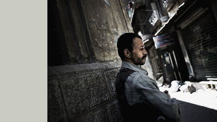 Alep, en août 2012
 
Ce cliché de Stephen Dock est tiré de son reportage en Syrie en 2011-2012.
 
Son travail est exposé dans Regard sur la jeune génération de photographes, comme ceux de vingt de ses confrères. (© Stephen Dock / Agence Vu.)