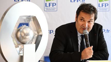 Didier Quillot, le directeur général exécutif de la Ligue de football professionnel, lors d'une conférence de presse le 20 avril 2017 à Paris. (FRANCK FIFE / AFP)