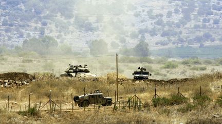 Des troupes isra&eacute;liennes patrouillent &agrave; la fronti&egrave;re entre le Liban et Isra&euml;l, le 1er ao&ucirc;t 2013. (MAHMOUD ZAYYAT / AFP)