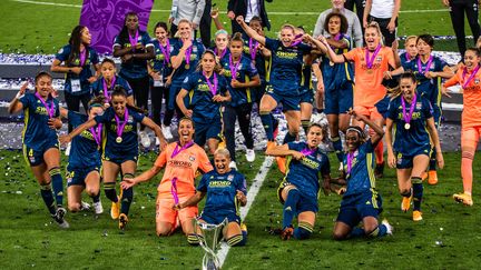 Les joueuses de l'OL célèbrent leur victoire le 30 août 2020. (ANTOINE MASSINON / A2M SPORT CONSULTING / AFP)