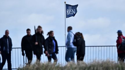 Les intempéries perturbent le British Open 2015