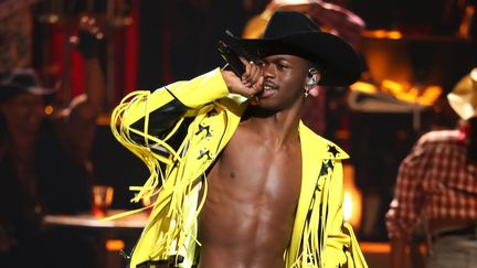 Lil Nas X, le 23 juin, lors d'un concert au BET awards à Los Angeles en Californie (JEAN-BAPTISTE LACROIX / AFP)