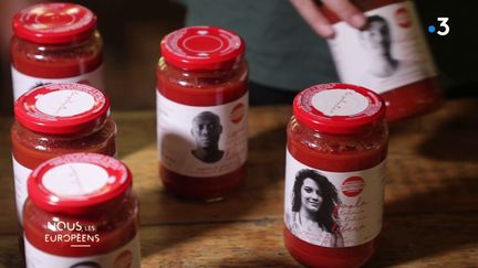 VIDEO. Italie : une sauce tomate éthique avec un portrait sur l'étiquette pour lutter contre l'exploitation des migrants