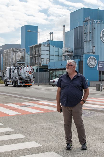 Eric Weiss, devant le siège du site de General Electric, à Belfort, le 21 juin 2019. (GUILLEMETTE JEANNOT / FRANCEINFO)