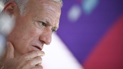 Didier Deschamps en conférence de presse à Doha, le 21 novembre 2022, à la veille de l'entrée en lice de l'équipe de France en Coupe du monde. (FRANCK FIFE / AFP)