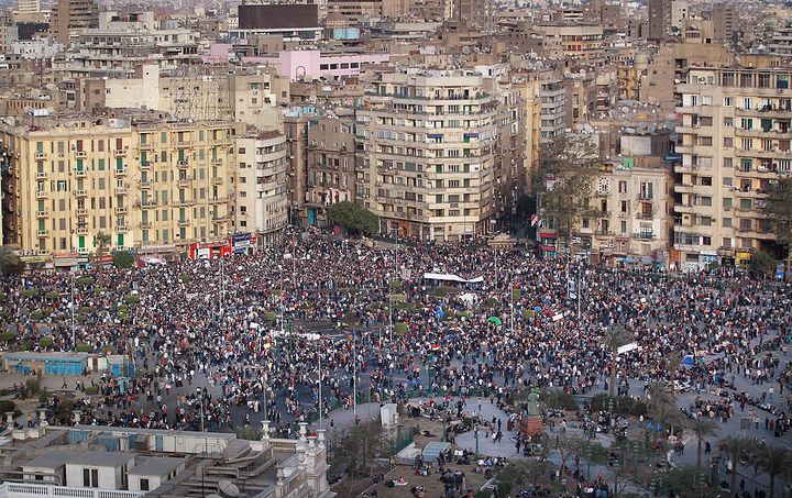 Des manifestants demandent la fin du régime d'Hosni Moubarak en Egypte, le 31 janvier 2011. (PETER MACDIARMID / GETTY IMAGES EUROPE)