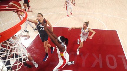 "On a eu des moments de faiblesse mais on a su rester debout" a réagi l'entraîneur de l'équipe de France de basket Valérie Garnier après la qualification des Bleues face à l'Espagne. Les Françaises affronteront le Japon en demi-finales.