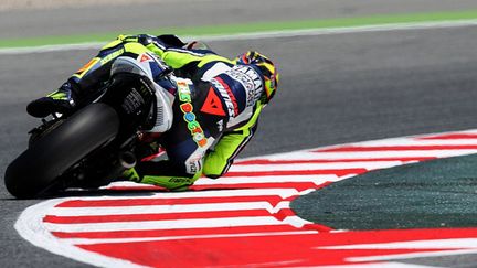 Valentino Rossi (Yamaha) sur le circuit de Catalogne (QUIQUE GARCIA / AFP)