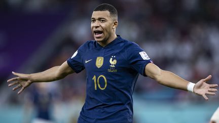 Kylian Mbappé lors du match France-Pologne à la Coupe du monde&nbsp;au Qatar, le 4 décembre 2022. (TOM WELLER / DPA)