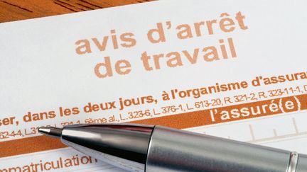 Le taux d'absentéisme au sein des entreprises françaises est en baisse en 2023 par rapport à 2022, selon deux études publiées le 8 avril 2024 (photo d'illustration). (RICHARD VILLALON / MAXPPP)