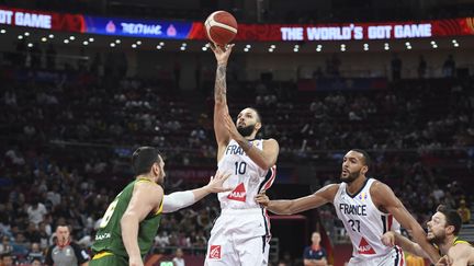 Les basketteurs français lors du match face à l'Australie, le 15 septembre 2019, à Pékin.&nbsp; (JU HUANZONG / XINHUA / AFP)