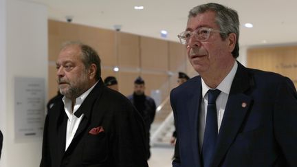 Le maire de Levallois-Perret (Hauts-de-Seine) Patrick Balkany, et son avocat Eric Dupond-Moretti, le 13 mai 2019 au tribunal correctionnel de Paris.&nbsp; (MEHDI TAAMALLAH / NURPHOTO / AFP)