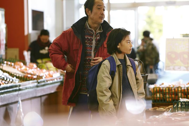 Lily Franky et Kairi Jyo dans "Une affaire de famille" de Hirokazu Kore-eda
 (Le Pacte)