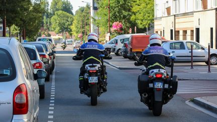 Des policiers à Marcq-en-Baroeul (Nord), le 10 août 2022. (MAXPPP)