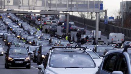 &nbsp; (Le mouvement de grève des taxis débutera dès 5h du matin ce lundi 15 décembre. © Maxppp)