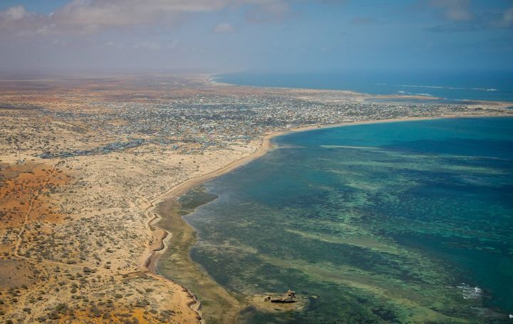 Le long de l'océan Indien, sur la côte Sud de la Somalie, près de la cité portuaire de Kismayo le 4 octobre 2012. (STUART PRICE / AU-UN IST)