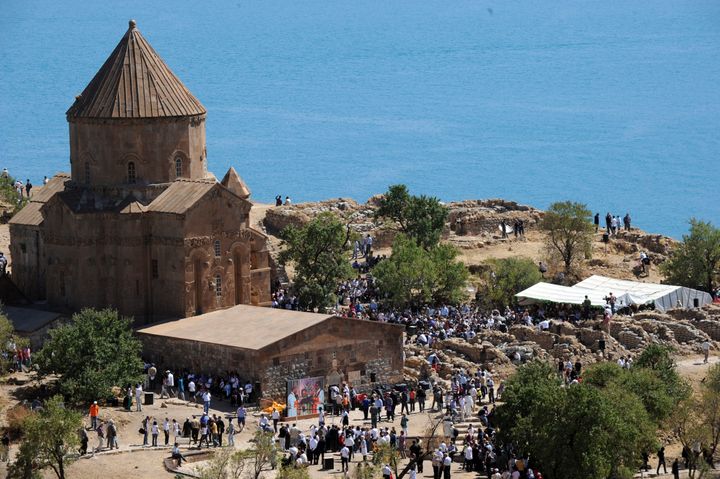 La restauration de l'église arménienne Sainte-Croix d'Aghtamar en avait été un contre-exemple, suscitant, à l'époque, de nombreux éloges. (MUSTAFA OZER / AFP)