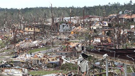 Elles sont les deuxièmes les plus meurtrières dans l'histoire des Etats-Unis avec 350 victimes.
 
Si les tornades sont en progression constantes depuis 1950, il n’est pas prouvé que le réchauffement climatique en soit la cause. Pour certains experts, cela résulte simplement d'un meilleur décompte. (REUTERS / Marvin Gentry)