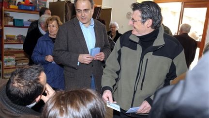 Paul Giaccobi, s'apprêtant à voter le 14 mars: le futur président de l'Assemblée territoriale ? (AFP - Stéphan AGOSTINI)