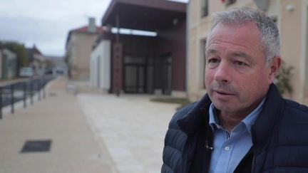 Agression d'un maire dans la Vienne : un "déchaînement de violences verbales et de menaces" (France 2)