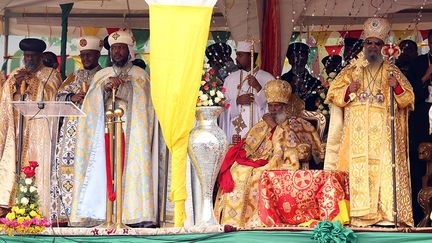 vêtu de sa robe de cérémonie brodée d’or, a célébré Mesqel le 27 septembre 2018.
 
 (Minasse Wondimu Hailu / ANADOLU AGENCY / AFP)