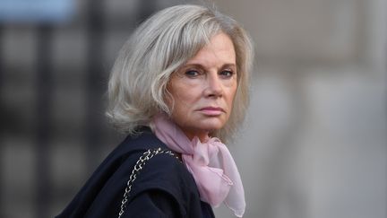 L'ex-ministre de la Justice, Elisabeth Guigou, arrive à l'église Saint-Sulpice à Paris, le 30 septembre 2019, pour les obsèques de Jacques Chirac. (ERIC FEFERBERG / AFP)