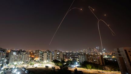 Des roquettes tirées depuis la bande de Gaza vers Israël, le 13 novembre 2019.  (AMIR COHEN / REUTERS)