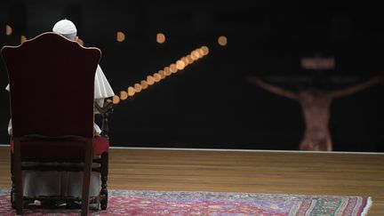 Le pape François président une cérémonie au Vatican le 10 avril 2020. (HANDOUT / AFP)