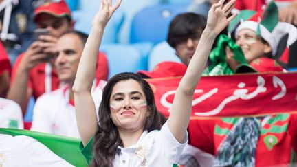 &nbsp;Une supportrice iranienne lors du match entre le Maroc et l’Iran, le vendredi 15 juin. (SVEN SIMON / PICTURE ALLIANCE / AFP)