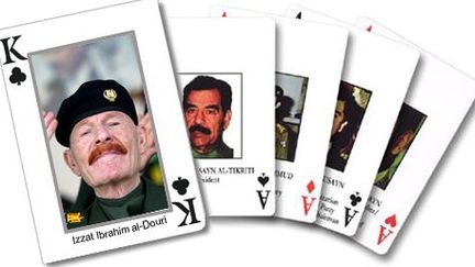 Le jeu de cartes de l'armée américaine, avec Al Douri en Roi de trèfle (Géopolis/FTVI)