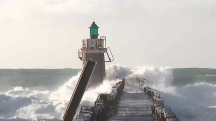 Tempête Karlotta : de lourds dégâts sur la façade Atlantique (France 2)