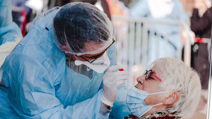 Coronavirus : une unité mobile se déplace dans les déserts médicaux